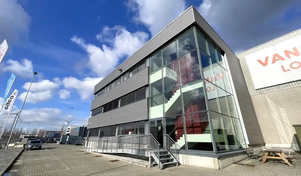 Instapklare kantoren te huur vlakbij de haven van Antwerpen foto {{pictureIndex}}