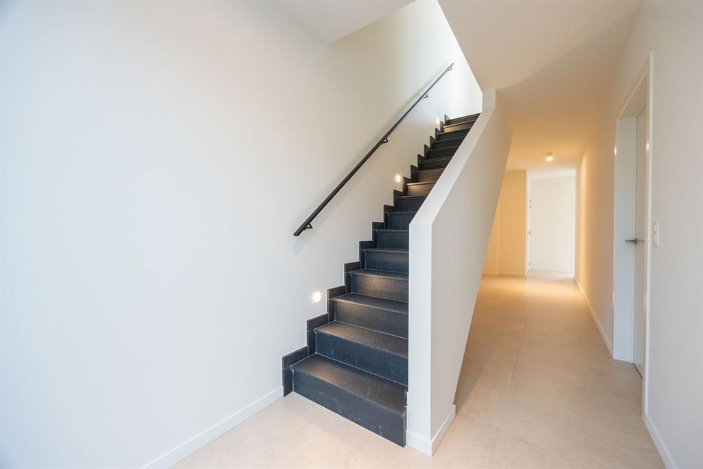 Moderne half-open nieuwbouwwoning met zicht op de Kempische Vaart foto 2