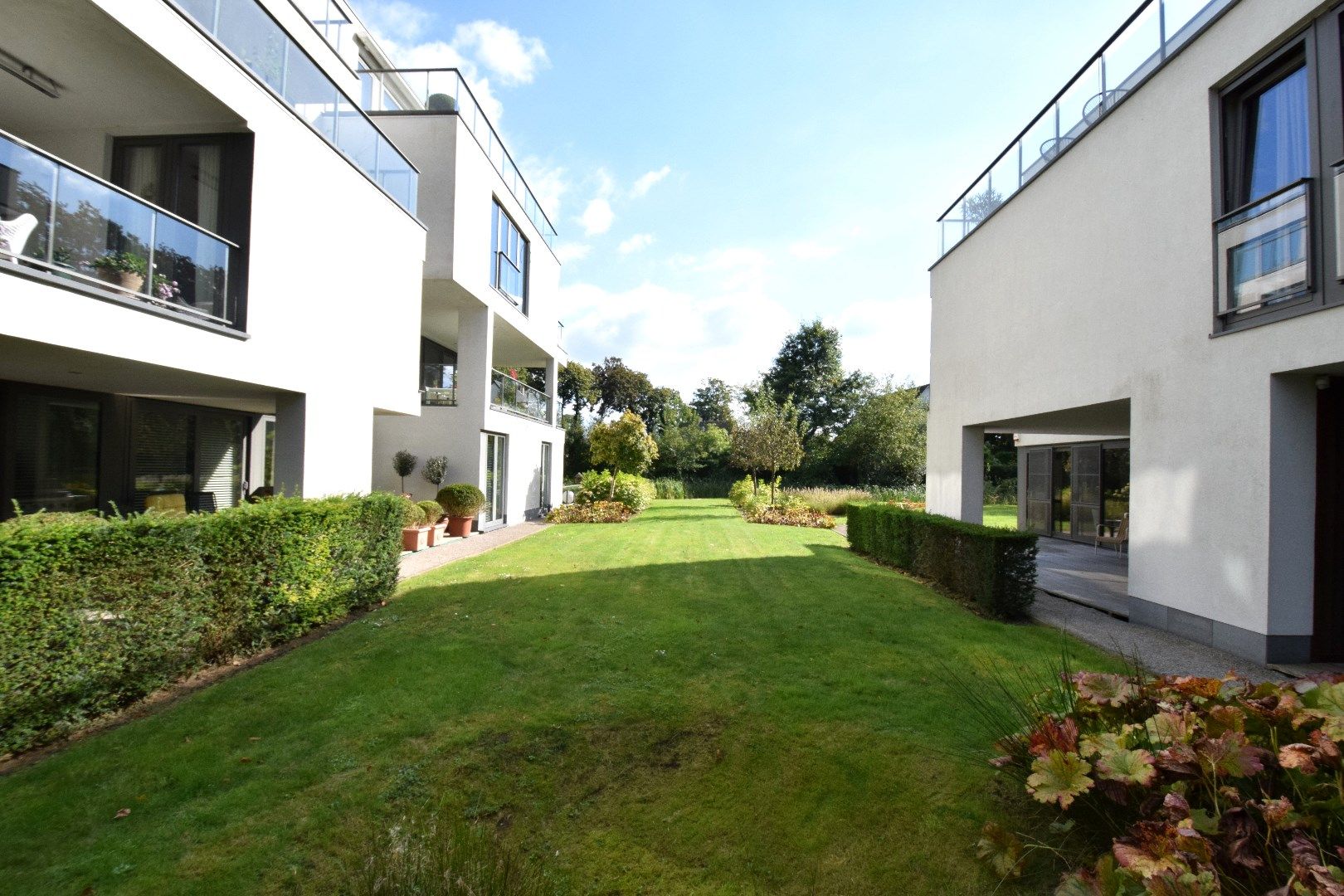 Gelijkvloers appartement met 3-slaapkamers  foto 2