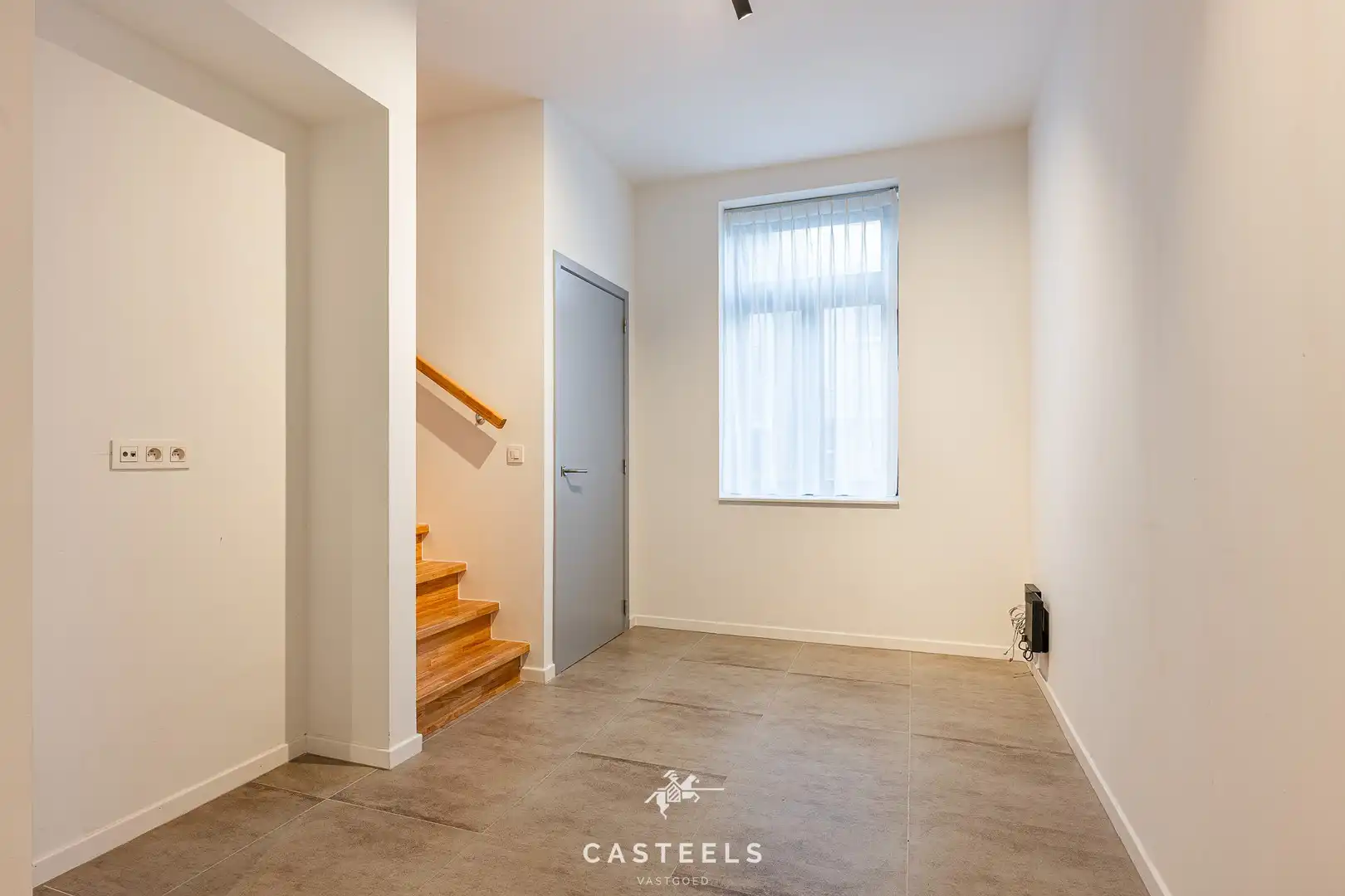 Recent gerenoveerde woning met 5 slpk, koer en terras te Gent foto 3