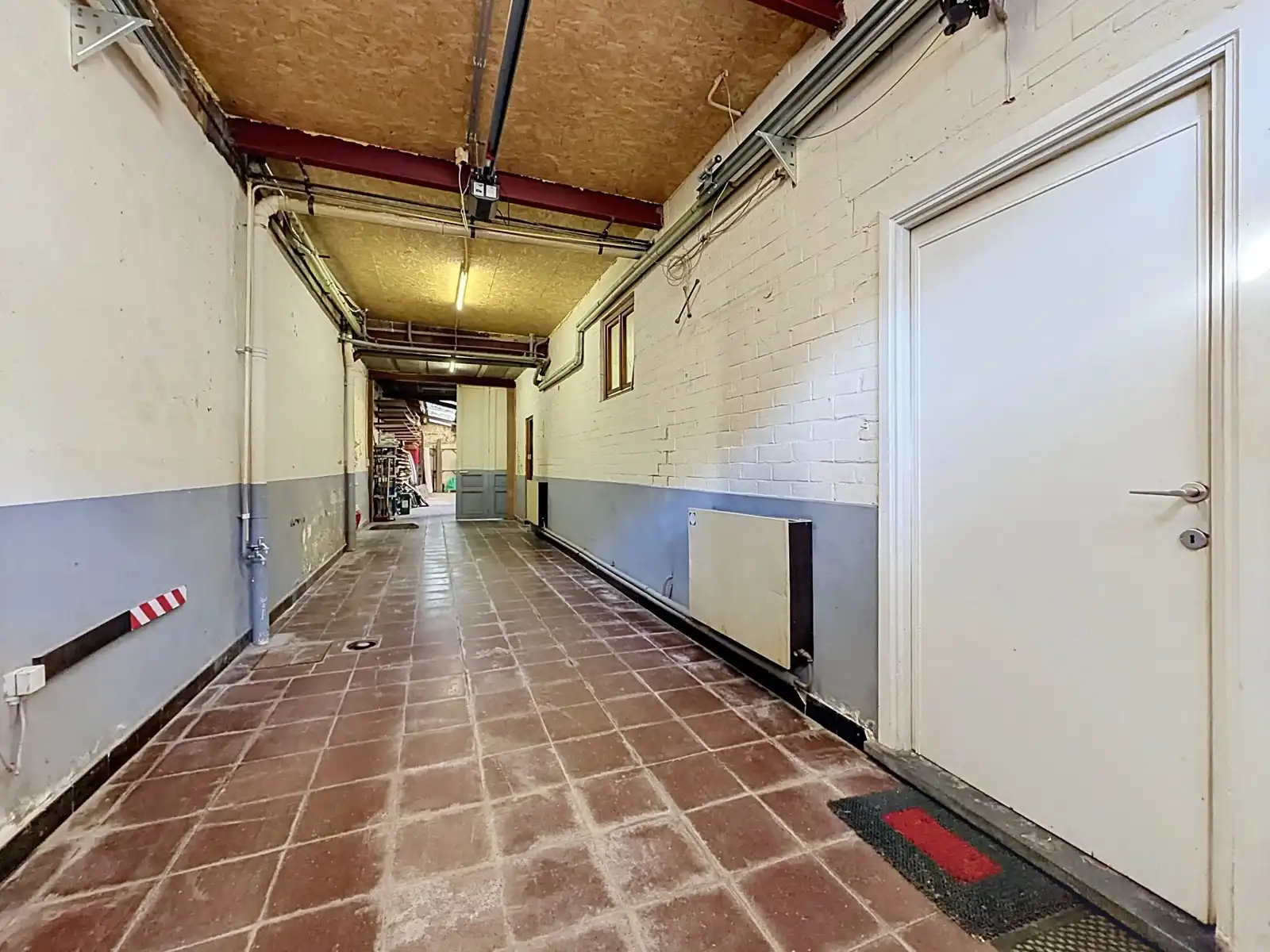 Ruime woning met 2 SLPK, Garage én Werkplaats/Magazijn! foto 18