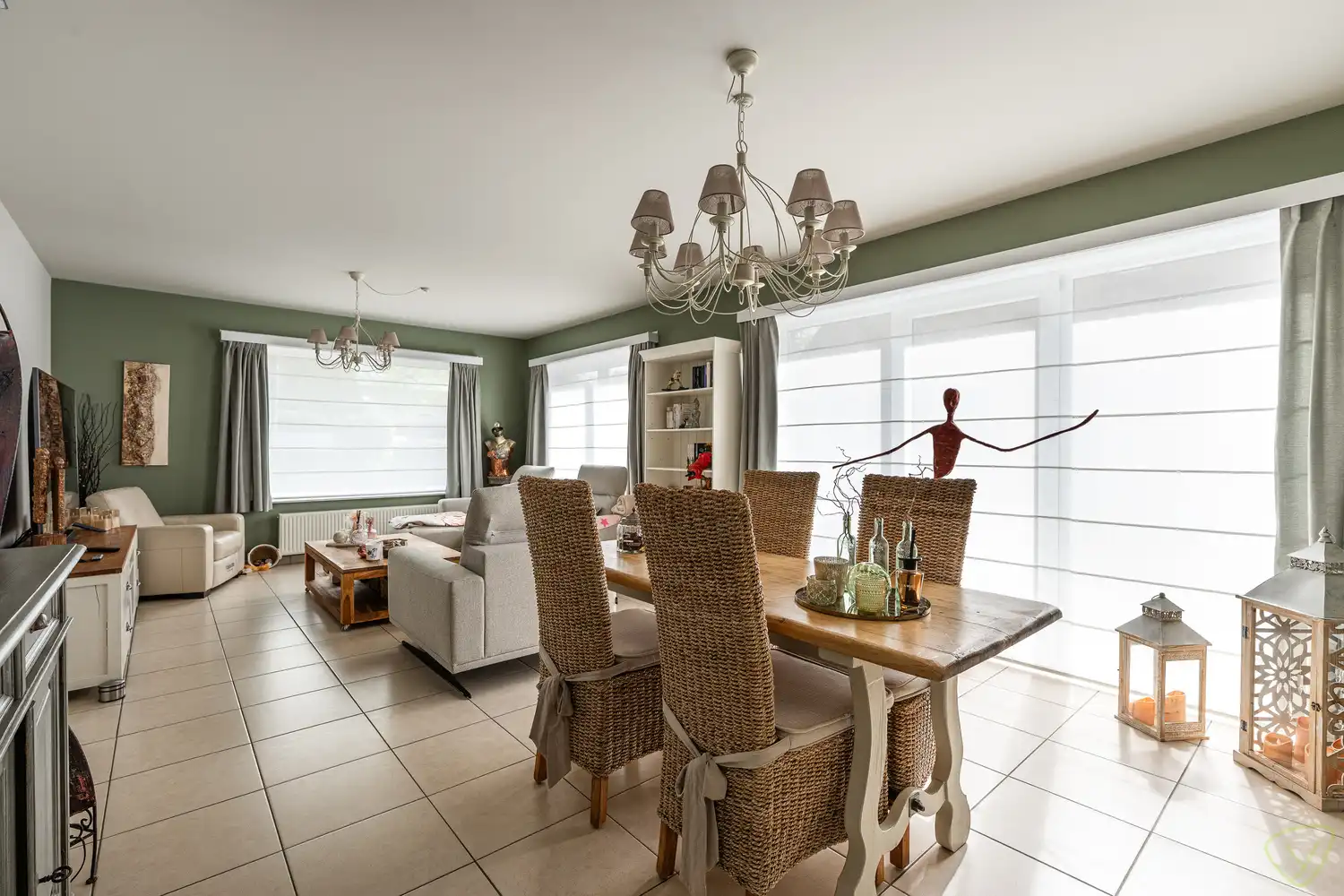 Lichtrijke instpaklare woning te Wondelgem in een residentiële omgeving. foto 5