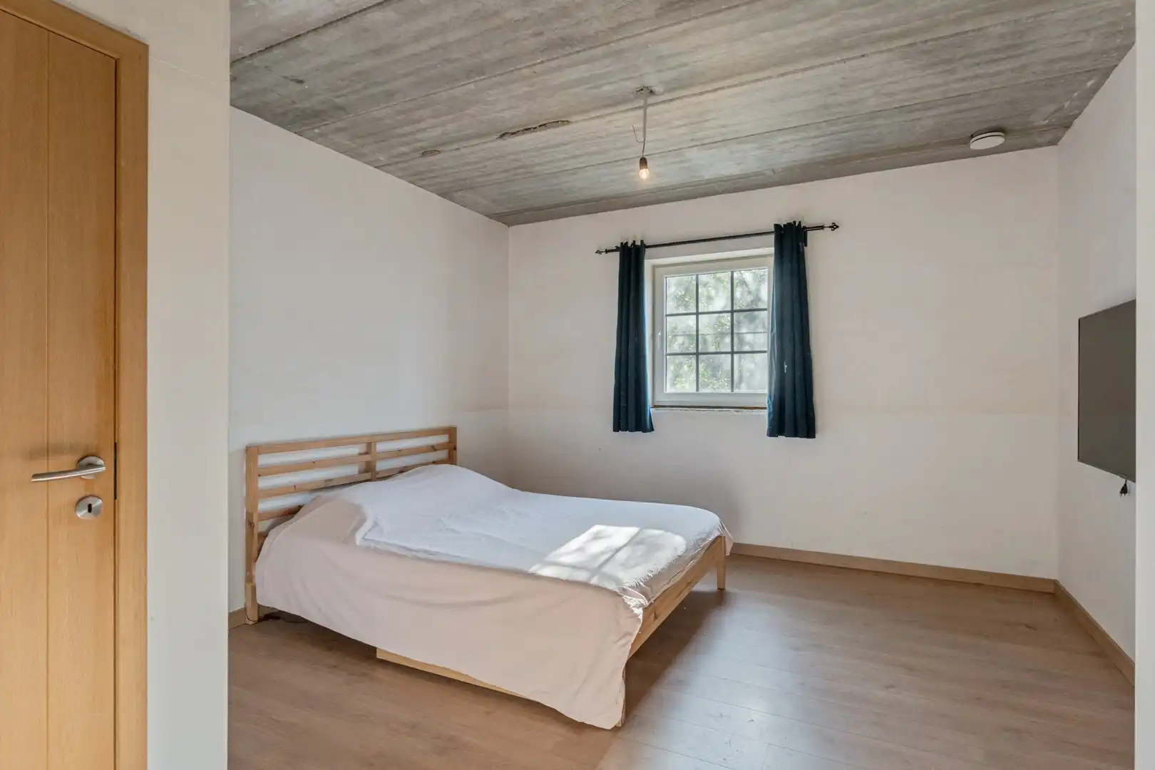 Ruime woning met 4 slaapkamers en grote tuin in Kuringen foto 22