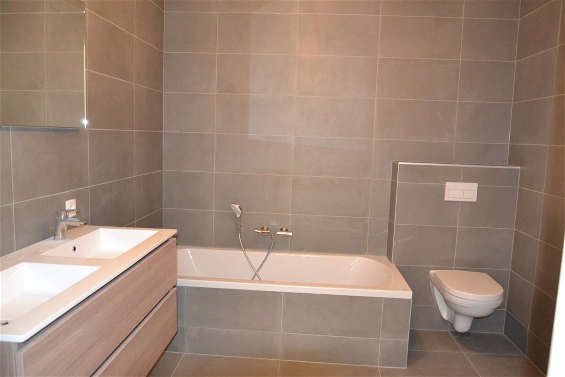 Instapklare BEN  nieuwbouwwoning met terras en tuintje. foto 13