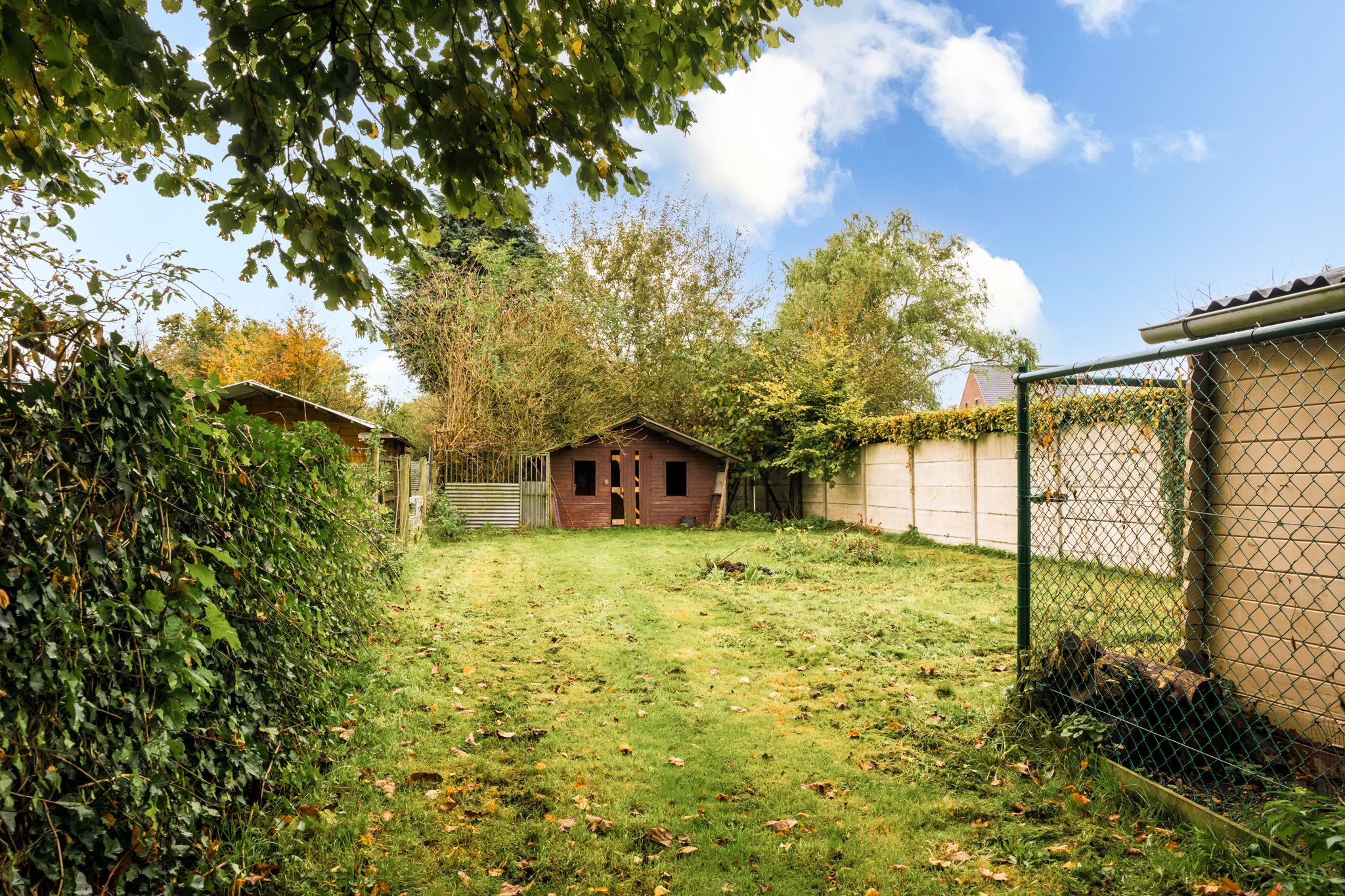 TE RENOVEREN WONING MET 2 SLP, TUIN EN AUTOSTAANPLAATS foto 3