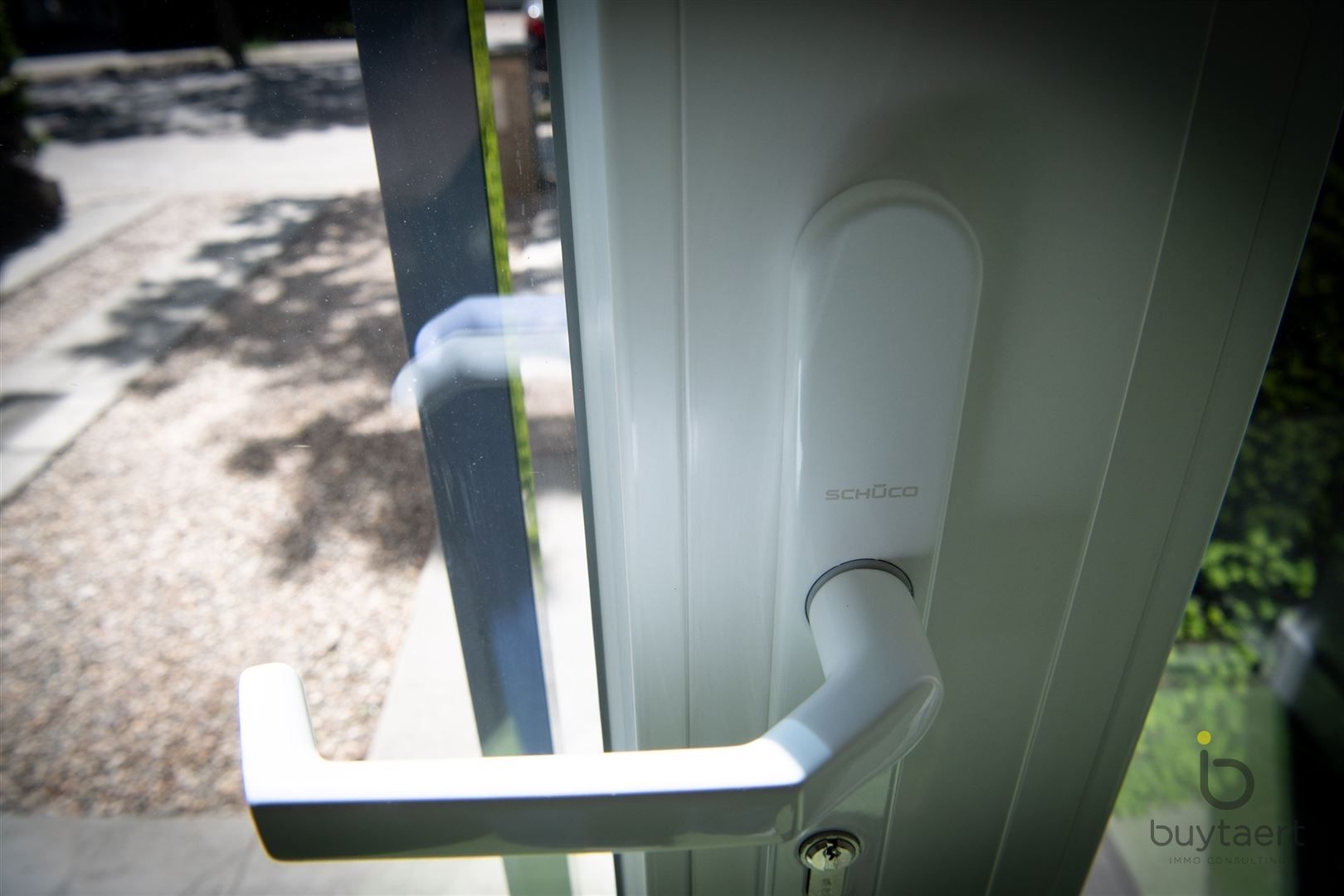 Instapklare éénsgezinswoning met drie slpks en tuin! foto 6