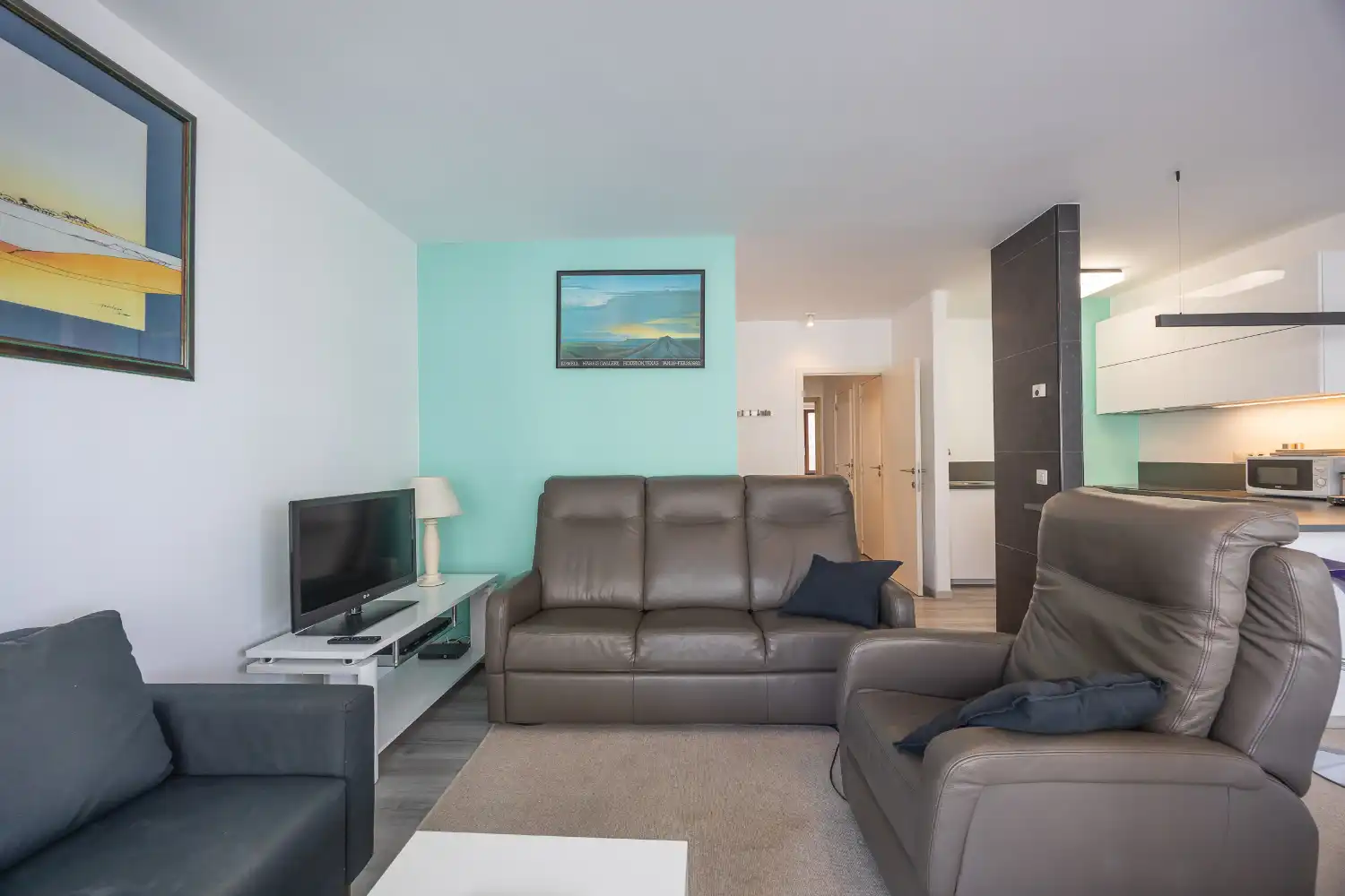 Instapklaar 2 slaapkamer-appartement met zijdelings zeezicht foto 8