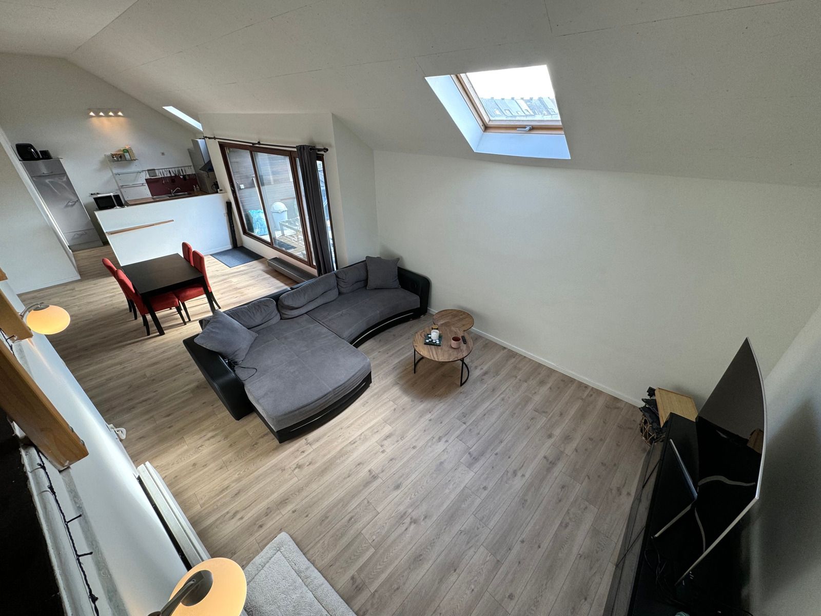 Te huur: ruim appartement in kleinschalig gebouw te Aalst foto 2