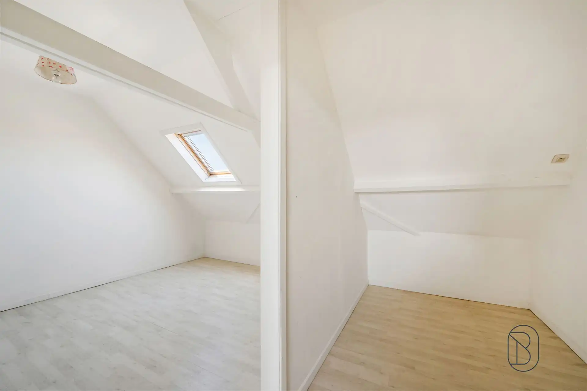 Ruime gezinswoning met 4 slaapkamers en grote tuin! foto 20