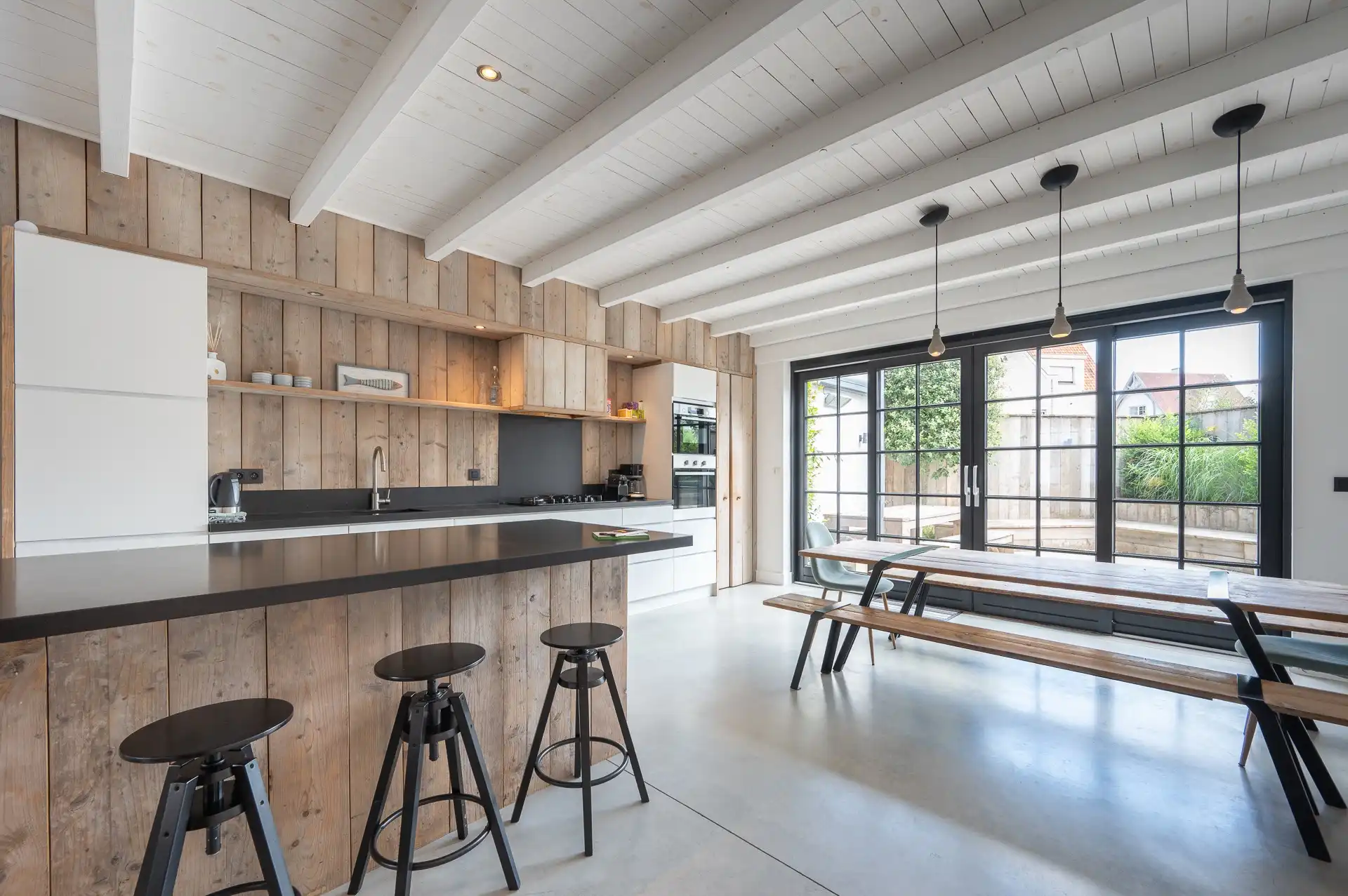 Gemeubeld: recente gezellige woning met 3 slaapkamers in het oude Knokke! foto {{pictureIndex}}