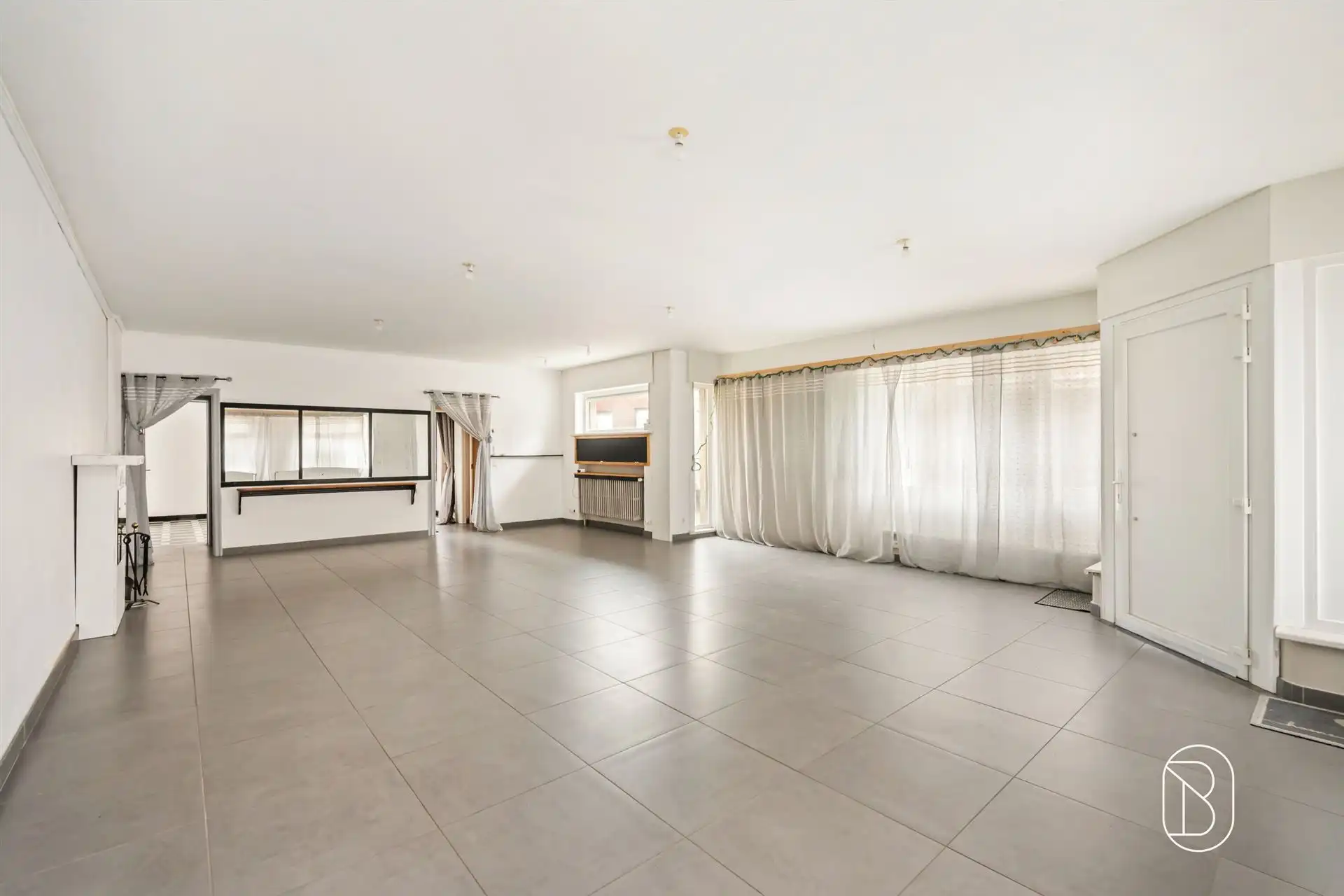 Groot huis met opslagruimte in het hart van Moeskroen foto 7