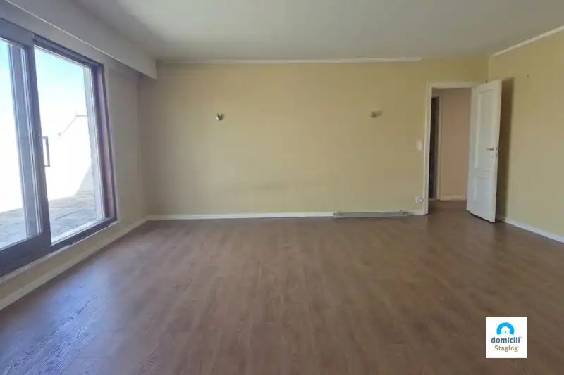 Roeselare-stadskern. PENTHOUSE op 6de verdieping aan het Coninckplein gelegen, met 2 slaapkamers, ochtendterras en avondterras. Een pareltje met unieke ligging ! foto 4