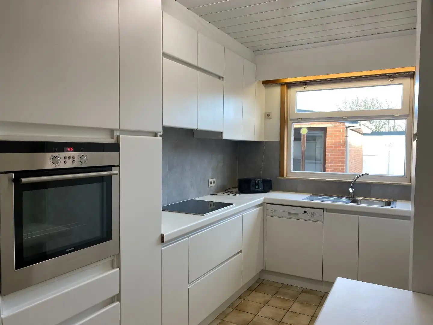 Centraal gelegen woning met 4 slaapkamers te Ieper foto 6