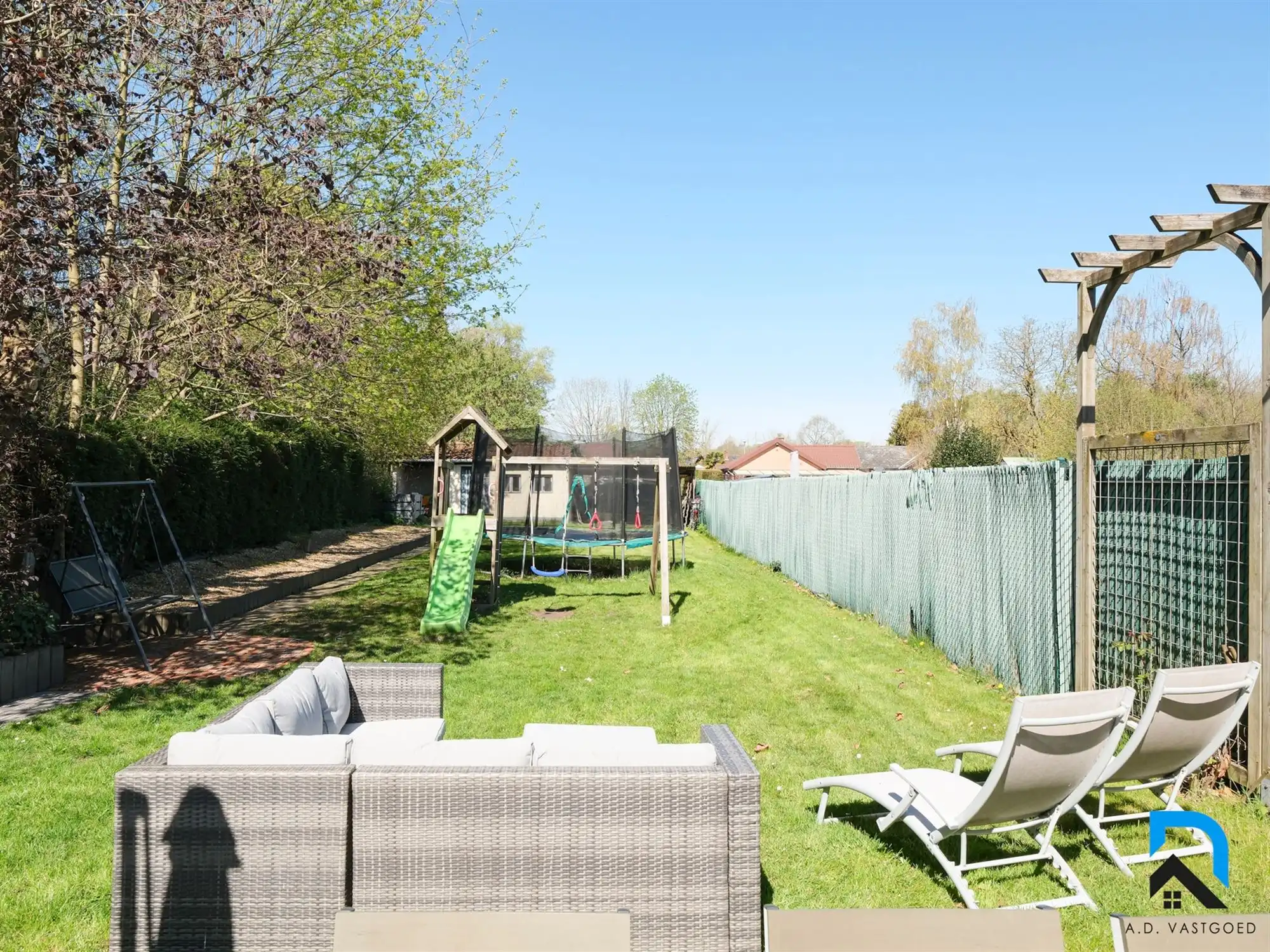 Halfopen bebouwing met grote tuin in Beverst foto 31