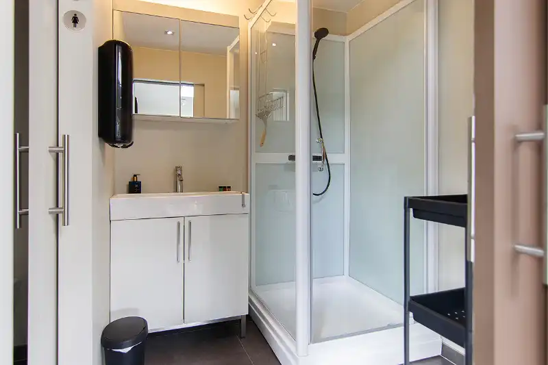 Knap afgewerkte, energiezuinige en ruime woning met vier slaapkamers, guesthouse/praktijkruimte op een centrale (maar toch bosrijke!) locatie te As foto 40