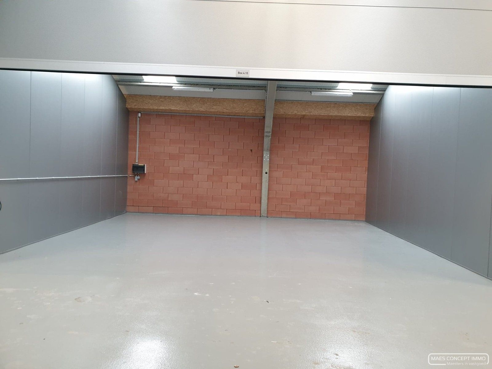 Opslagruimte van 61 m² te huur in Zwevegem foto {{pictureIndex}}