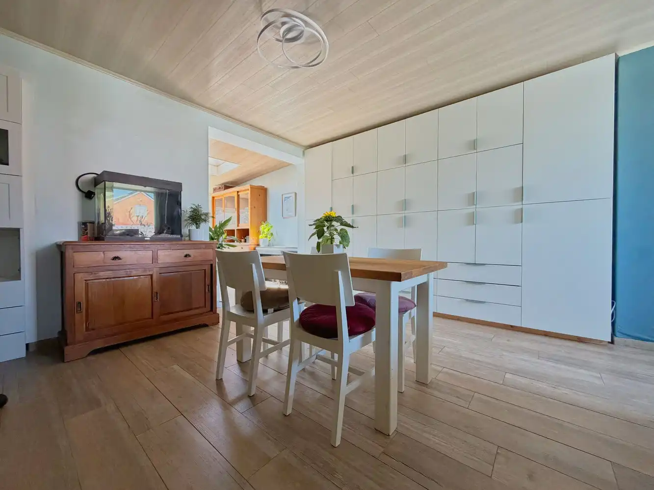 Instapklare gezinswoning (3 slpks) met tuin + 2x garage foto 4