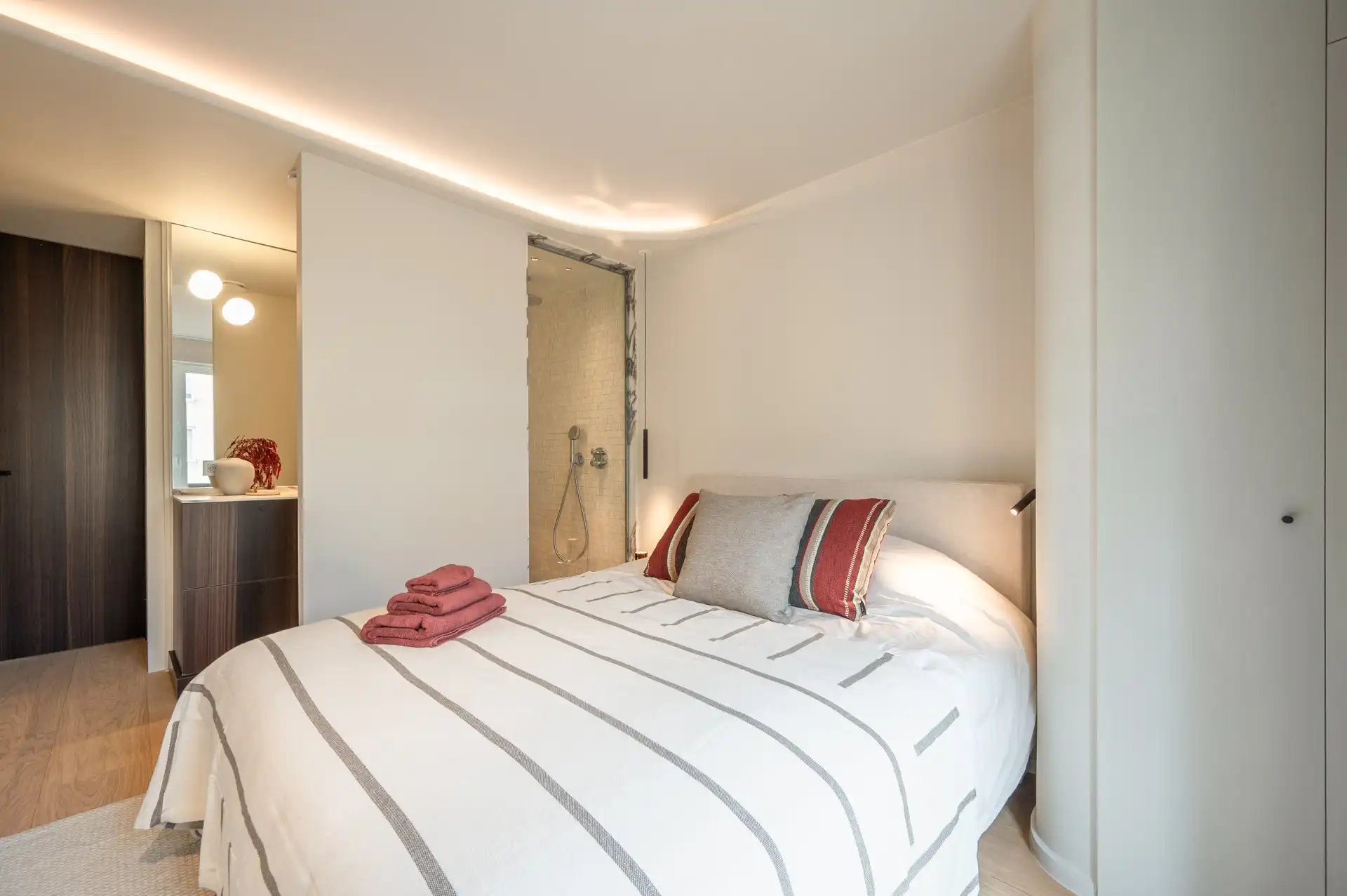 Centraal gelegen gerenoveerd appartement met twee terrassen nabij de Lippenslaan foto 13