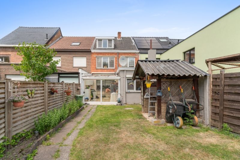 Woning met ruime tuin - dubbele garage achteraan! foto 16