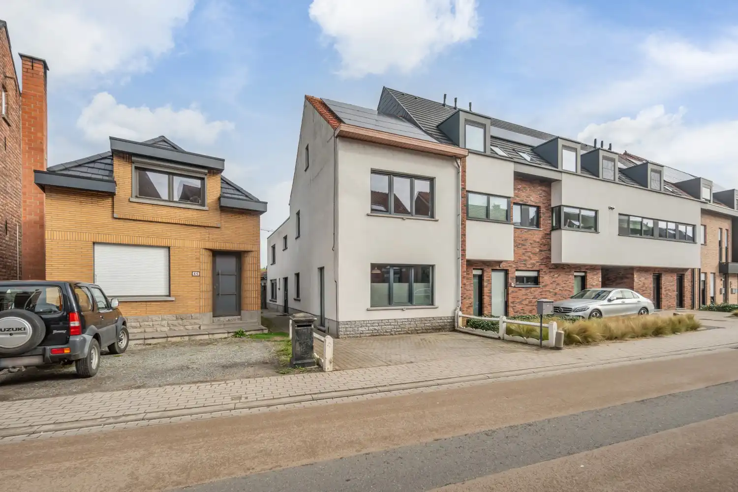 Gerenoveerde driegevelwoning met 3 slaapkamers, een tuin en een autostaanplaats te Wilsele! foto {{pictureIndex}}