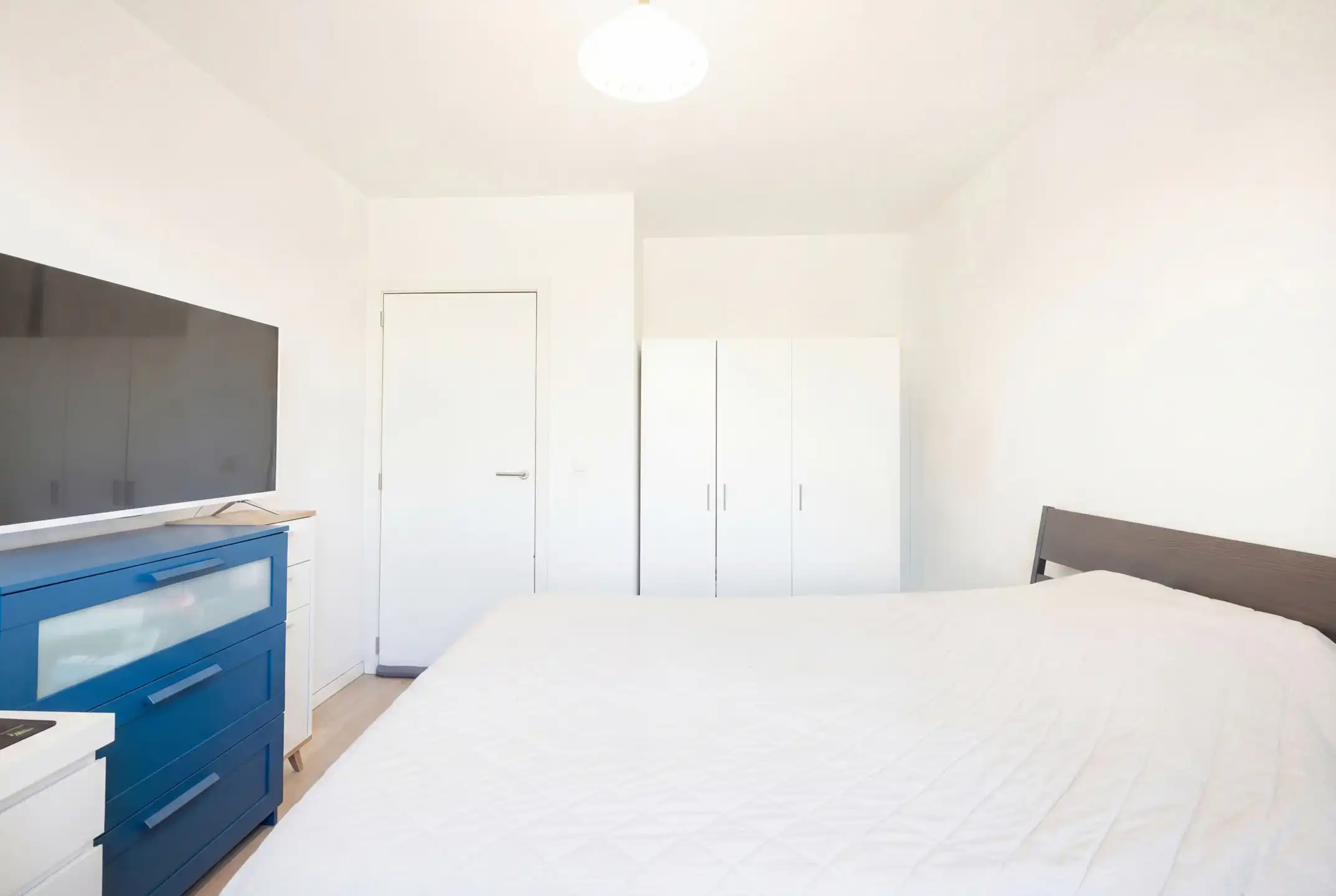 Op een steenworp van de NAVO foto 10