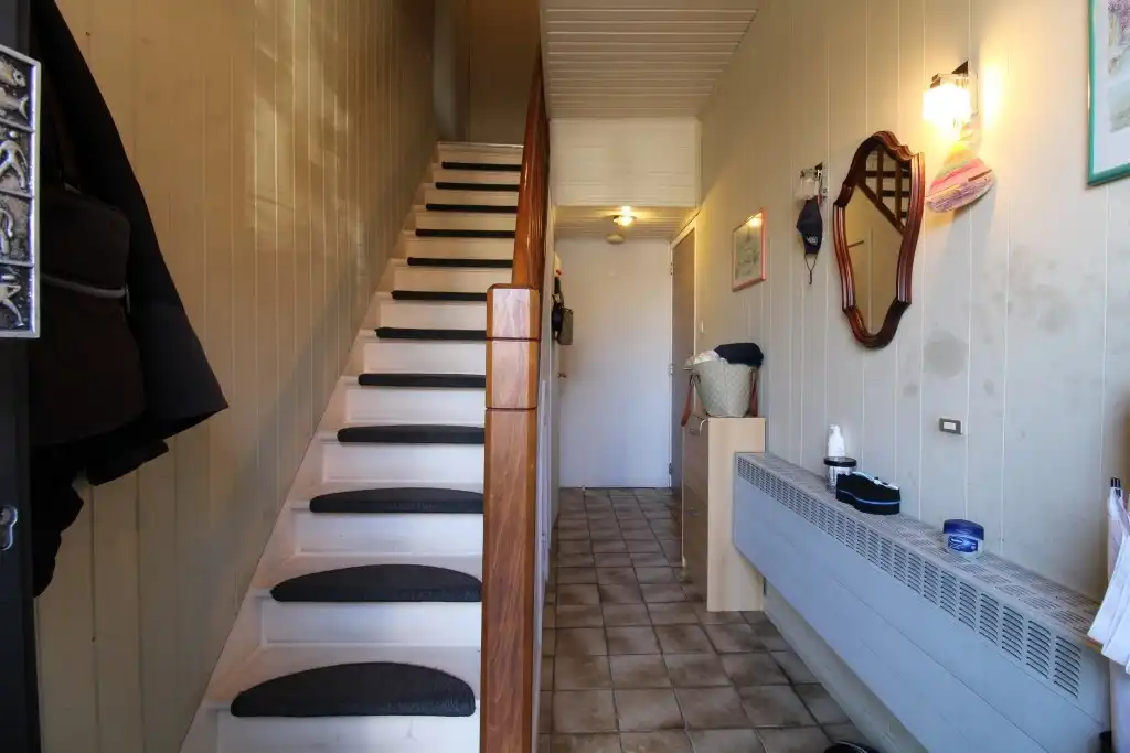 Zeer mooie halfopen woning met garage op gunstige ligging foto 8