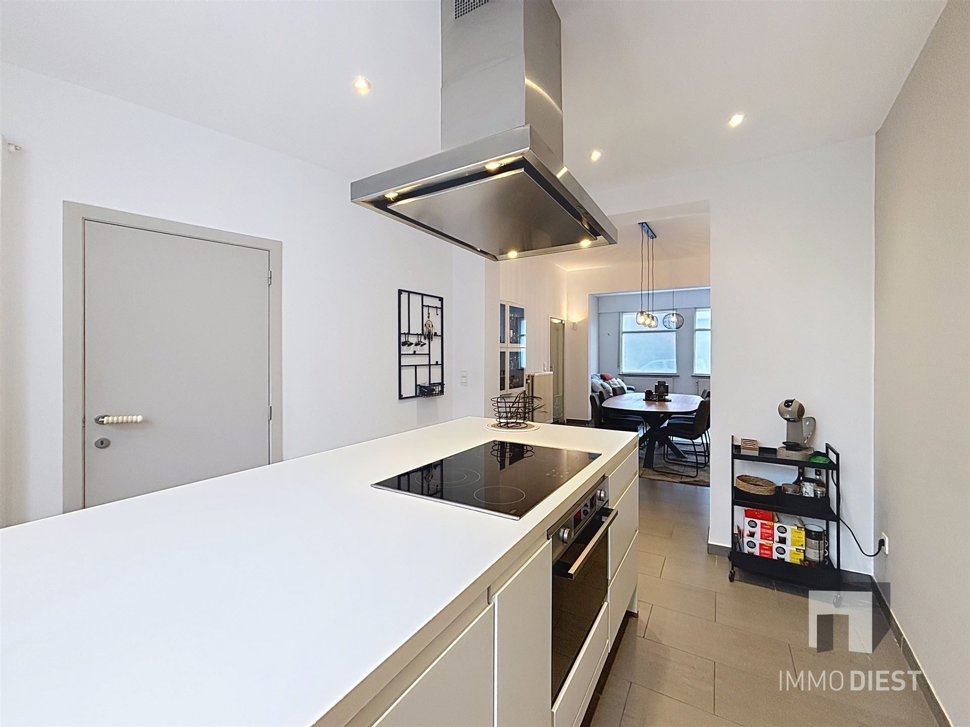 Trendy gerenoveerde woning met 3 slaapkamers foto 12