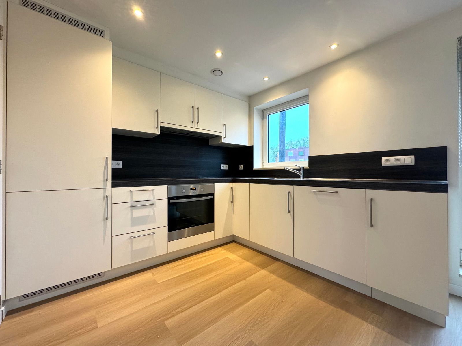 Te huur: gerenoveerd duplex appartement in centrum Aalst! foto 3