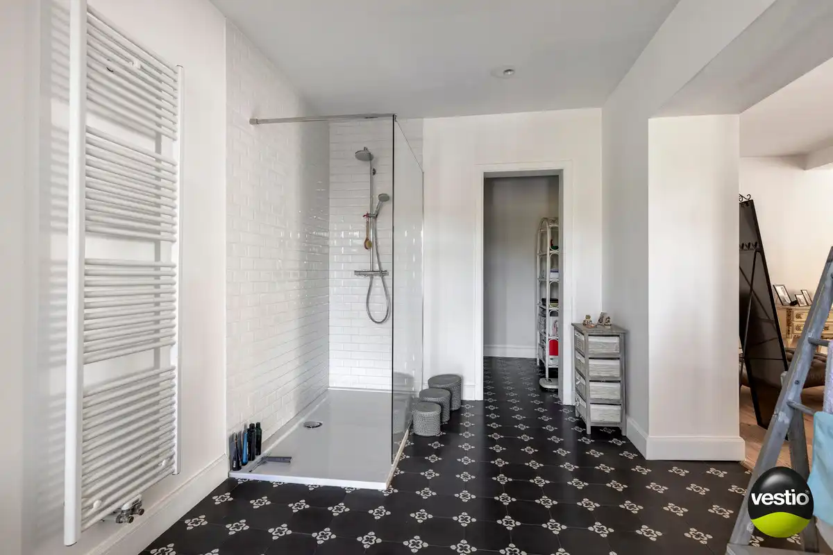 OPBRENGSTEIGENDOM VAN BUREEL, WONING, MAGAZIJN EN 2 APPARTEMENTEN TONGEREN LANGS N79. foto 24