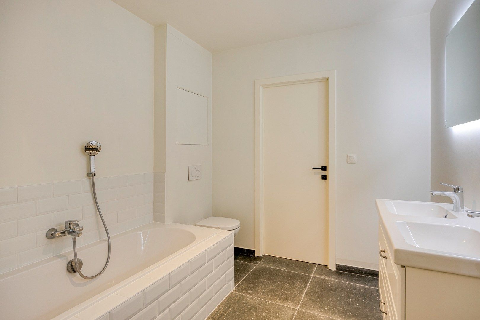Totaal gerenoveerde woning met 4 slaapkamers en terras in het centrum van Leuven! – EPC 40 kWh/m² - bewoonbare oppervlakte 180 m²  foto 14