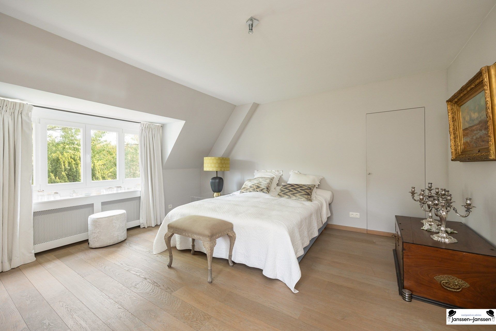 Tijdloze elegantie met moderne luxe foto 22