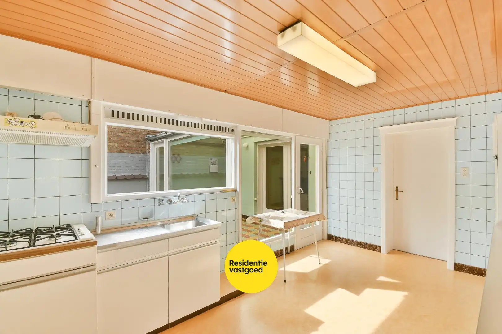 Te renoveren gezinswoning met drie slaapkamers en zongerichte tuin foto 5