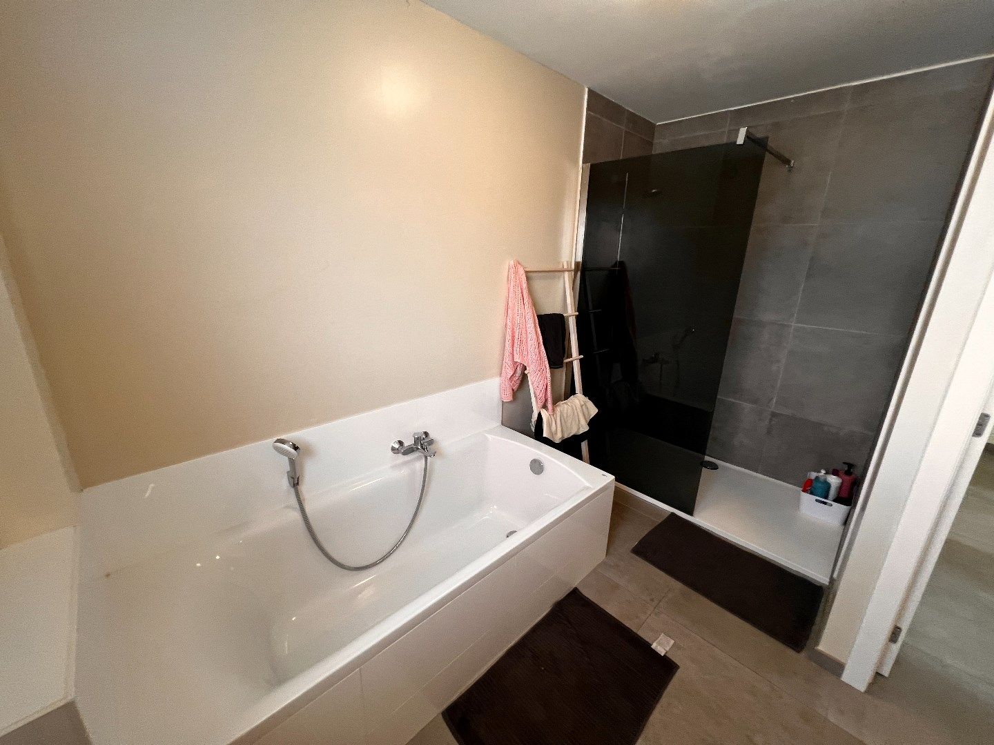 HALFOPEN WONING MET 3 SLAAPKAMERS, TUIN EN POLYVALENTE RUIMTE foto 16