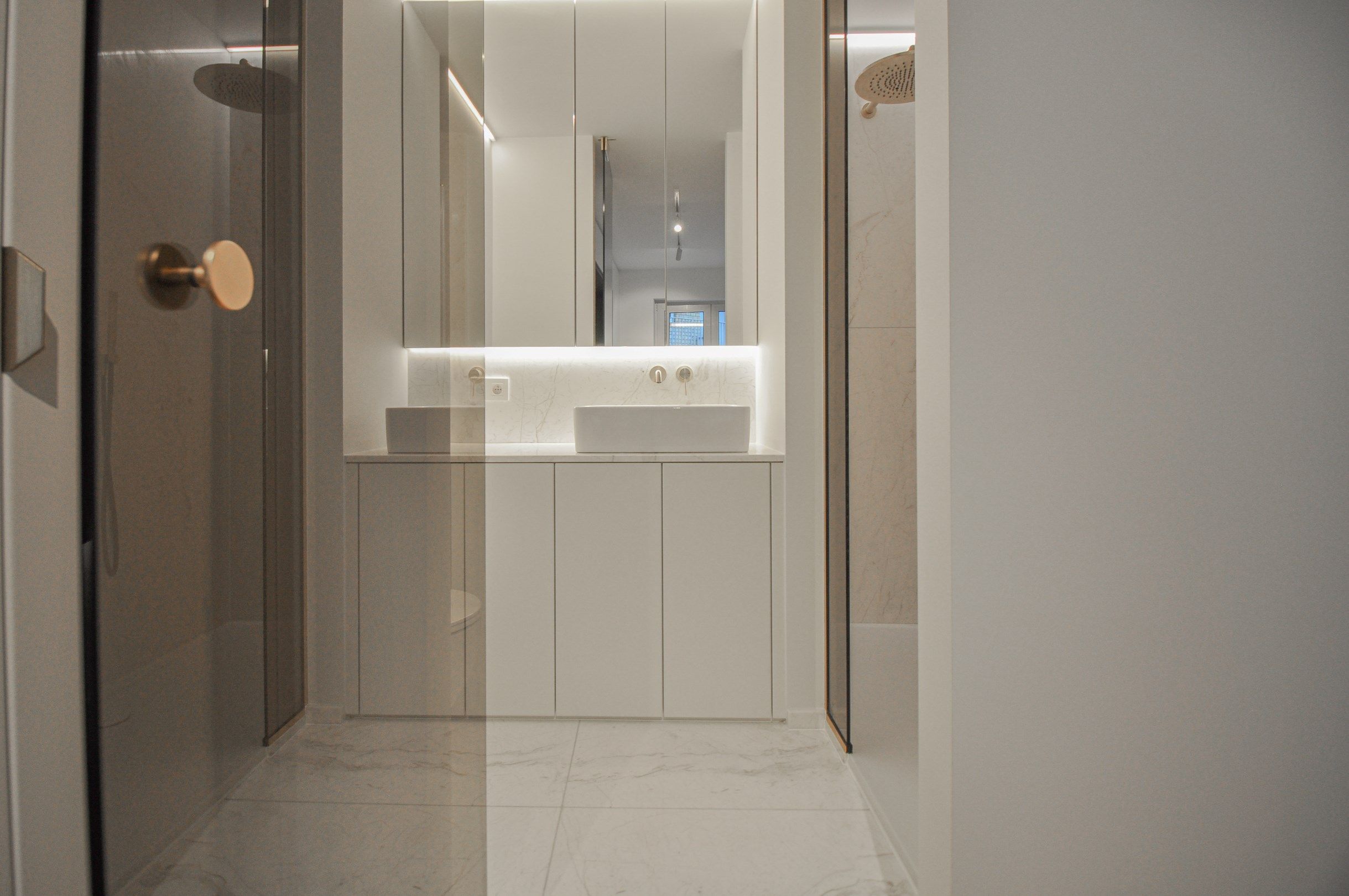 Hoogwaardig volledig gerenoveerd appartement met zijdelings zeezicht en zicht op de Kustlaan. foto 26