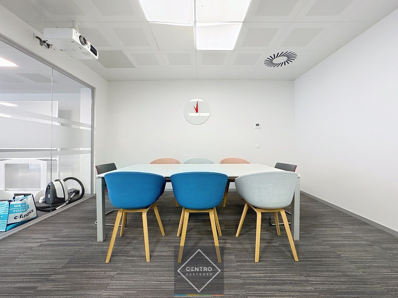 Instapklare KANTOORRUIMTE met kelderverdieping en gratis openbare parkeergelegenheid (15-tal wagens) voor de deur! foto 7