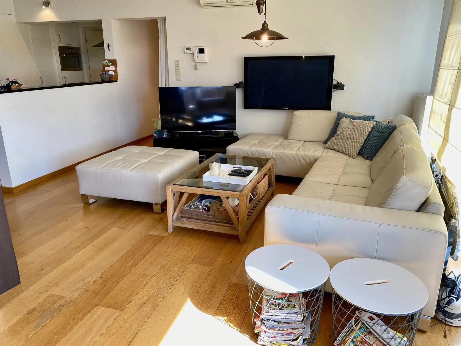 RUIM APPARTEMENT TE DILBEEK MET 2 SLAAPKAMERS EN GARAGEBOX foto {{pictureIndex}}