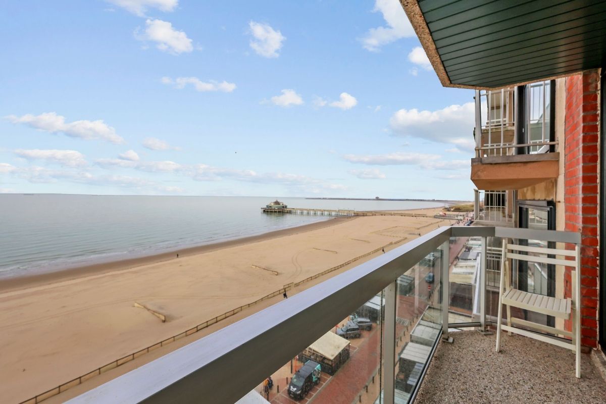 Appartement met 2 slaapkamers op de zeedijk foto 8