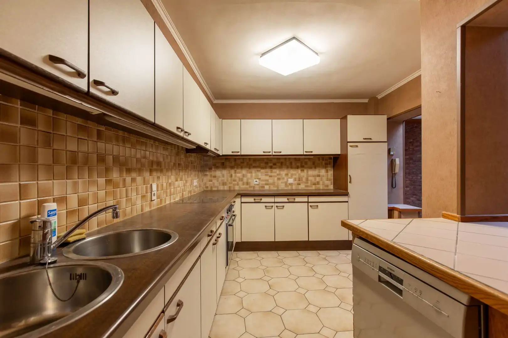 Op te frissen rijwoning in het centrum foto 8