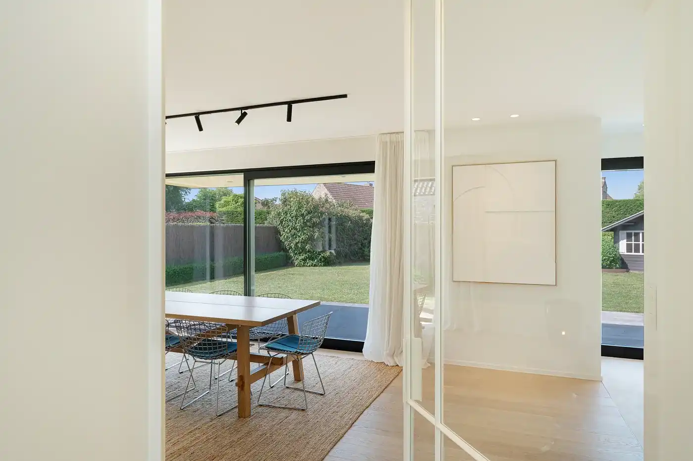 Volledig en zeer kwalitatief gerenoveerde villa op een ruim zuid-west gericht perceel foto 3