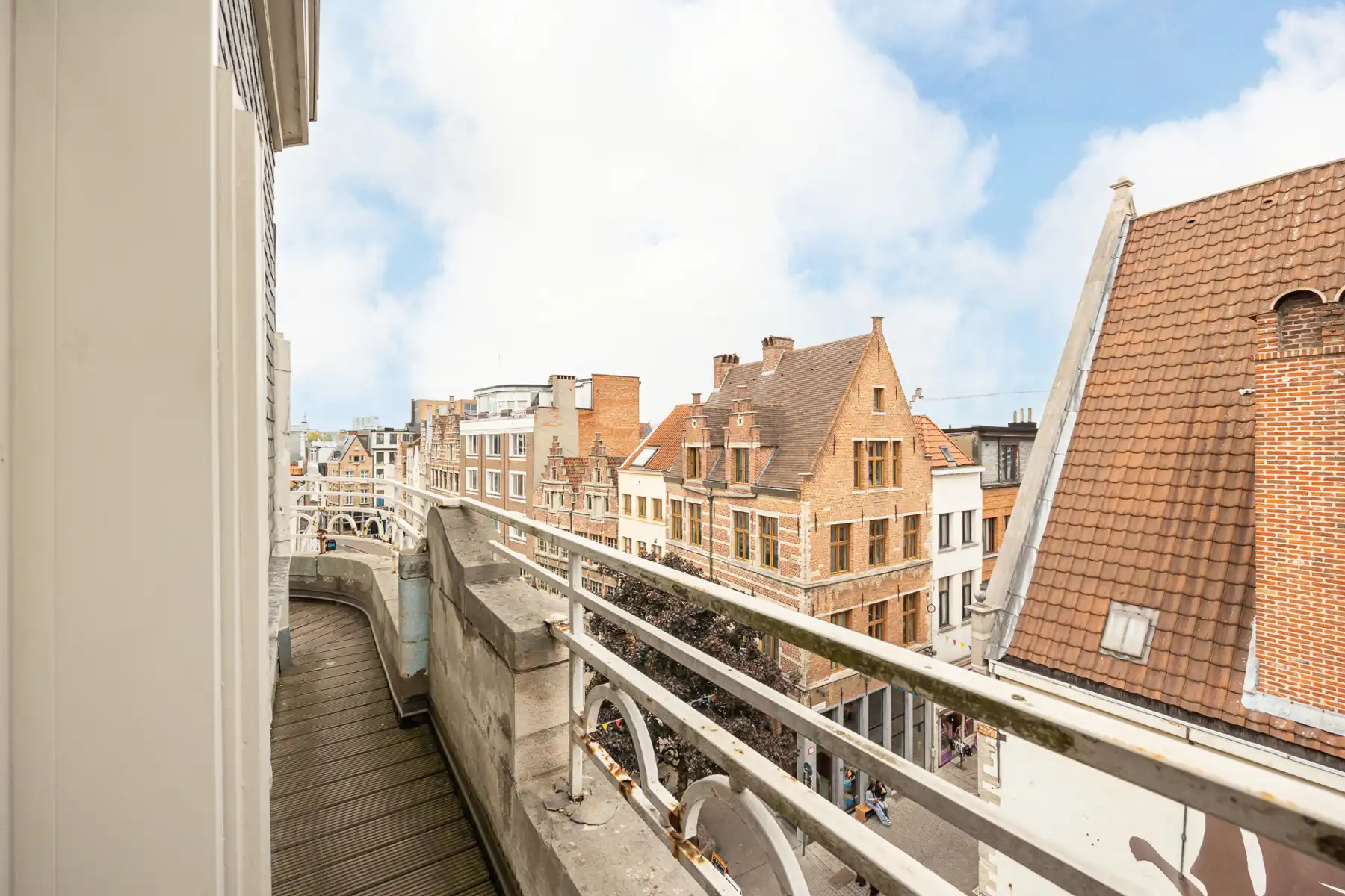 Charmant 2-slaapkamerappartement met balkon in het centrum foto 8