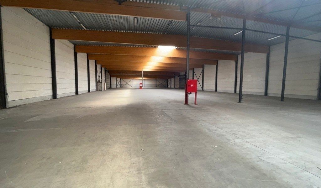 Gerenoveerd magazijn te huur aan A12 in Wilrijk foto 4