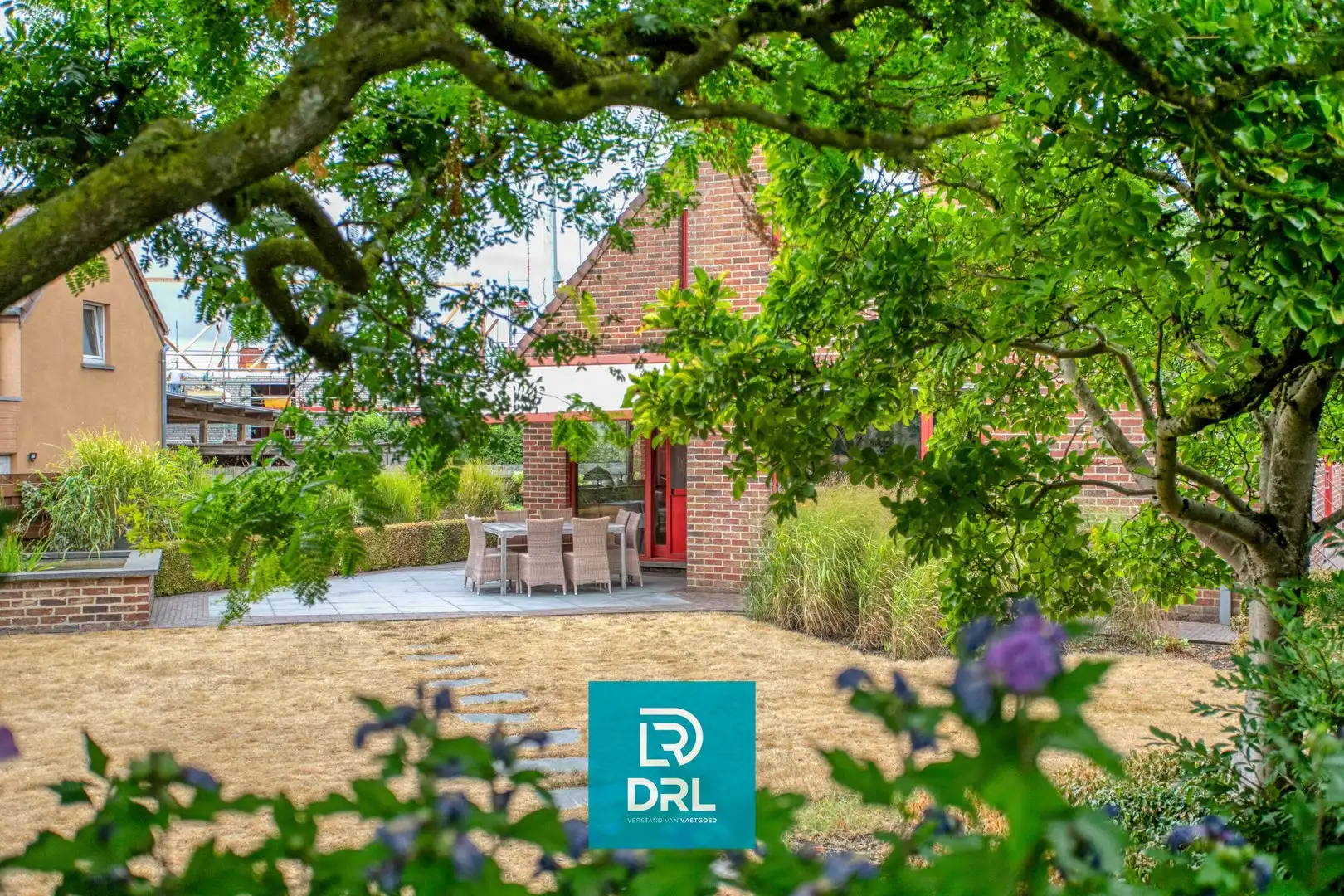 Grote villa met praktijkruimte en prachtige tuin te Knesselare foto 24