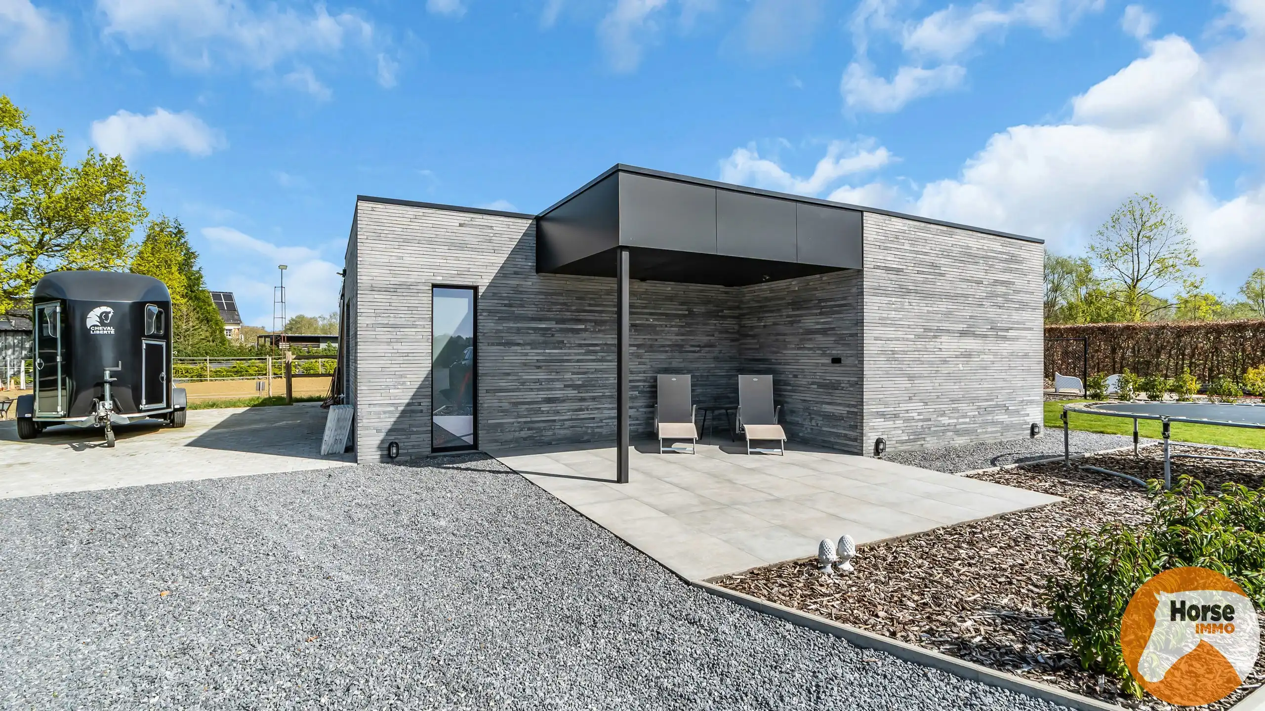 LAAKDAL-Moderne BEN-woning met paardenfaciliteit op 24,5are foto 2