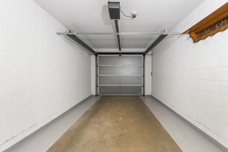 Roeselare-Centrum – UNIEK woonconcept gelijkvloers appartement met tuin, terras & garage in hippe wijk OVERSTATIE foto 13