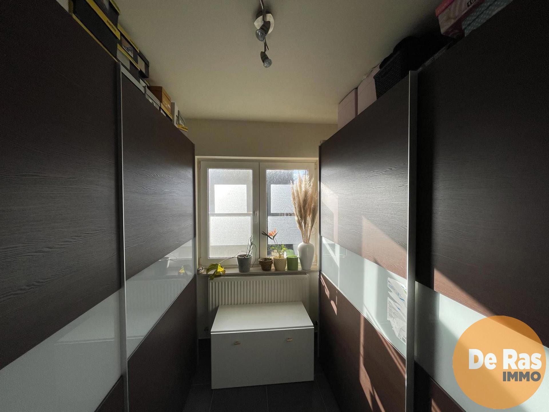BURST - Verzorgd 3-slaapkamerappartement nabij het station foto 11