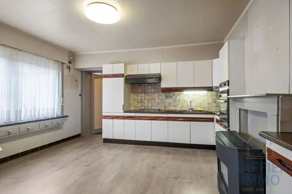 Unieke bel-etage woning in rustige buurt nabij het centrum van Izegem foto 4