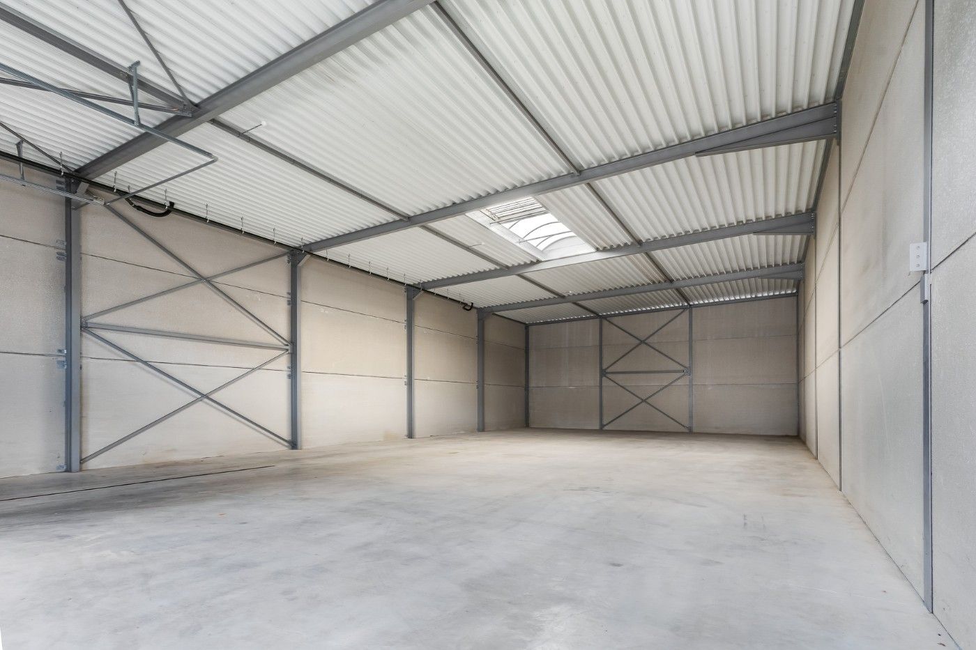 Ruim magazijn van 445m² in industriegebied van Kapellen foto 2