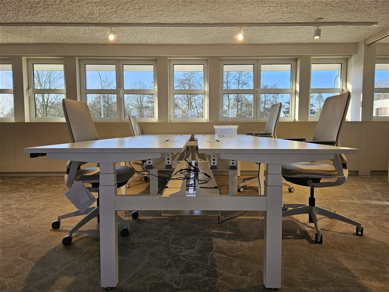 Moderne full service kantoren langs Brugsevaart foto {{pictureIndex}}