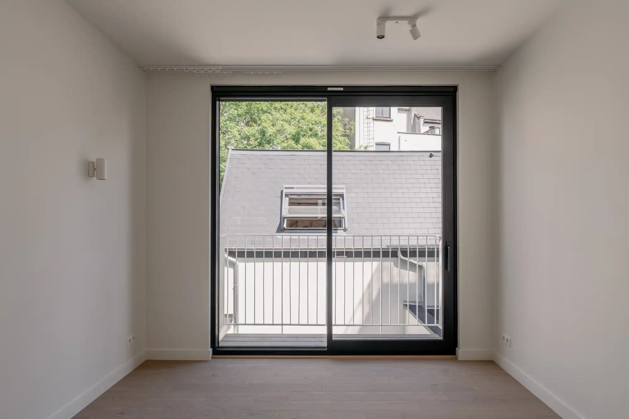Eerste bewoning na renovatie in dit duplex appartement nabij het Vlinderpaleis op het Zuid foto 5