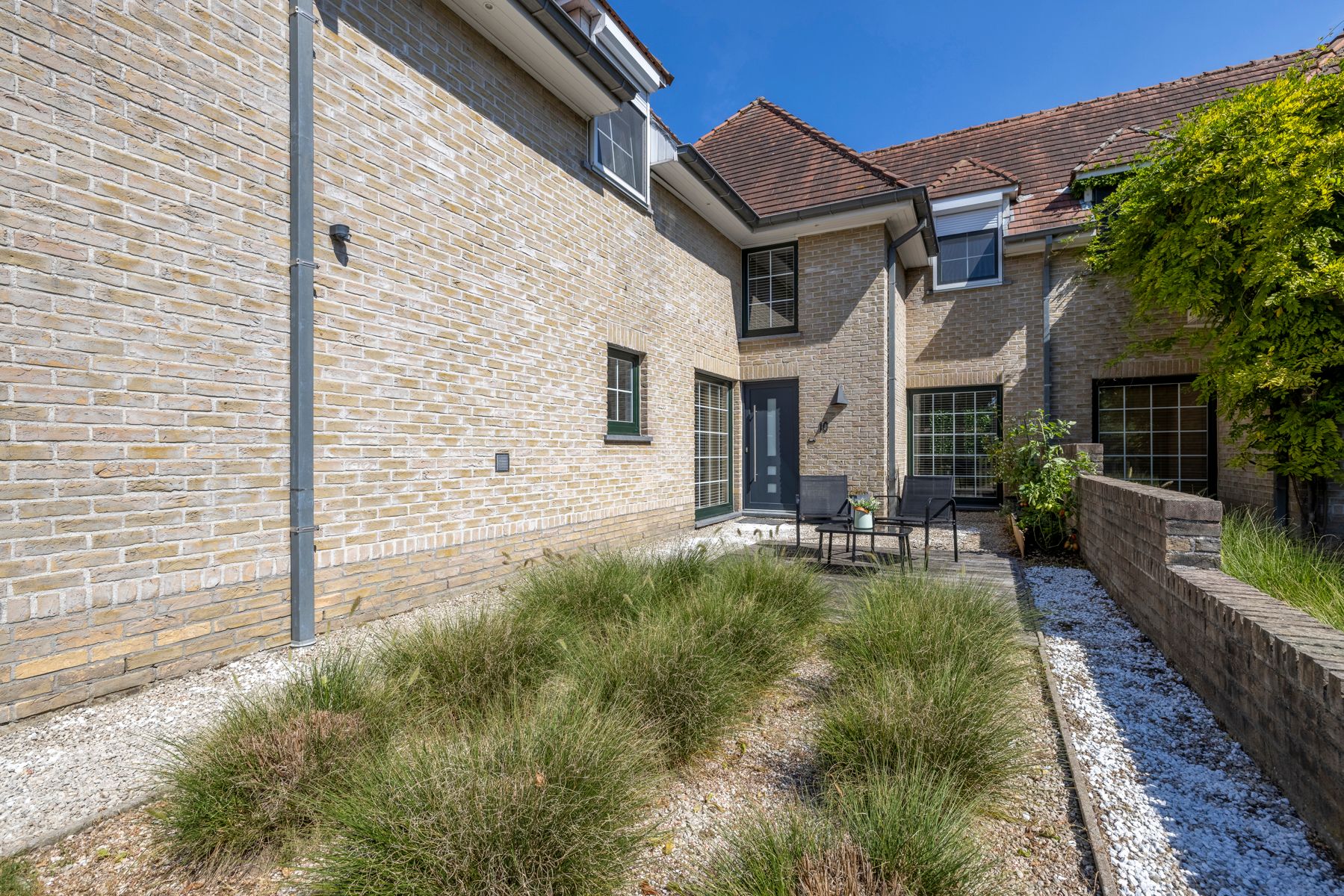 Woning met 3 slaapkamers, tuin en garage te koop! foto 3
